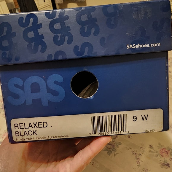 SAS Women's Black Relaxed Heel Strap Walking Sandal Size 9 Wide - Picture 2 of 3